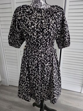 Old Navy Black & White Floral Smocked-Waist Dress